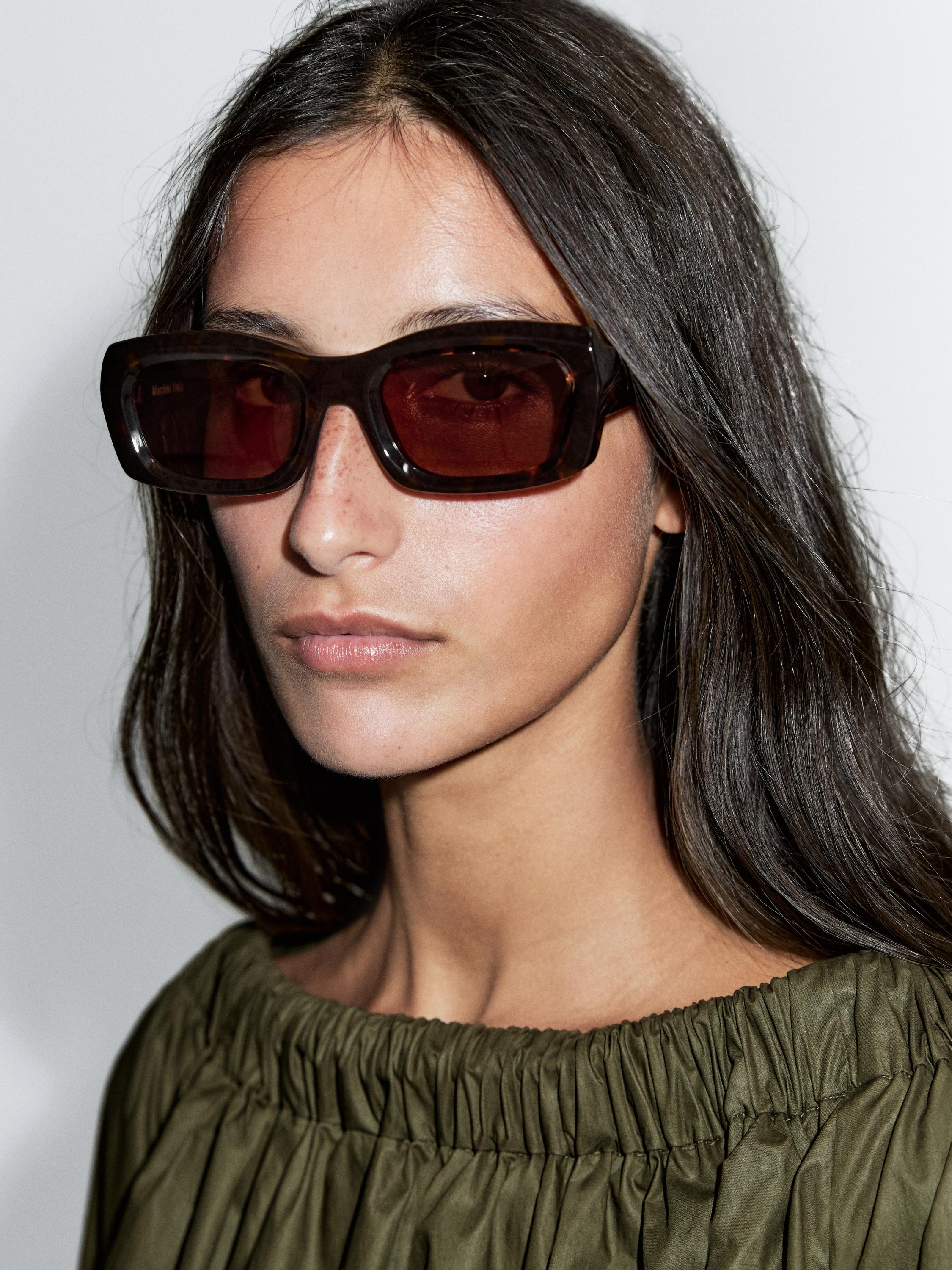 Voluminous boat neck top